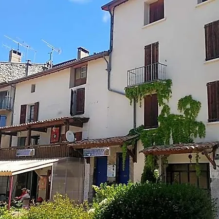 Auberge Roman 3* La Javie